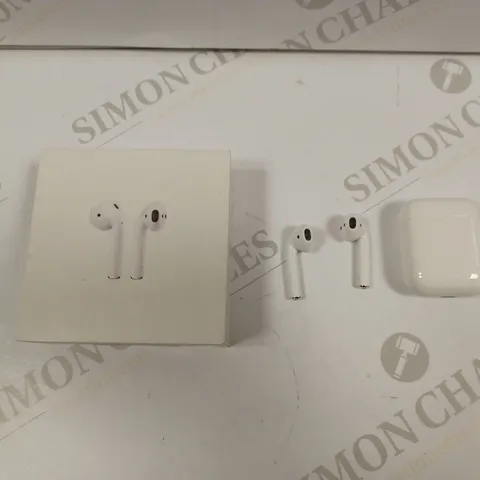 APPLE AIRPODS WITH CHARGING CASE 