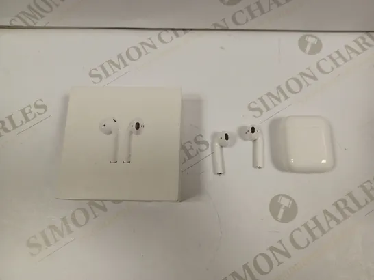 APPLE AIRPODS WITH CHARGING CASE 