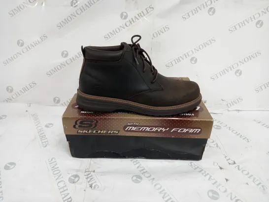 BOXED SKECHERS USA LEATHER BOOTS, CHOCOLATE - SIZE 9