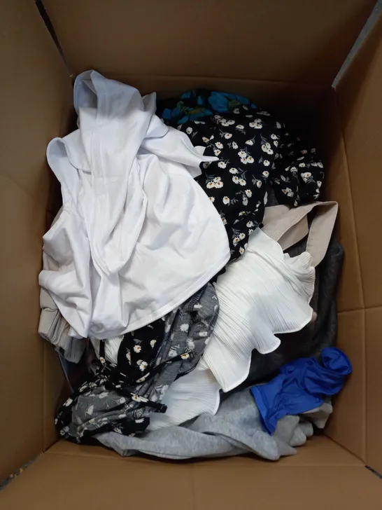 BOX OF APPROX 35 ASSORTED CLOTHING ITEMS TO INCLUDE - DRESSES, T-SHIRTS AND TROUSERS