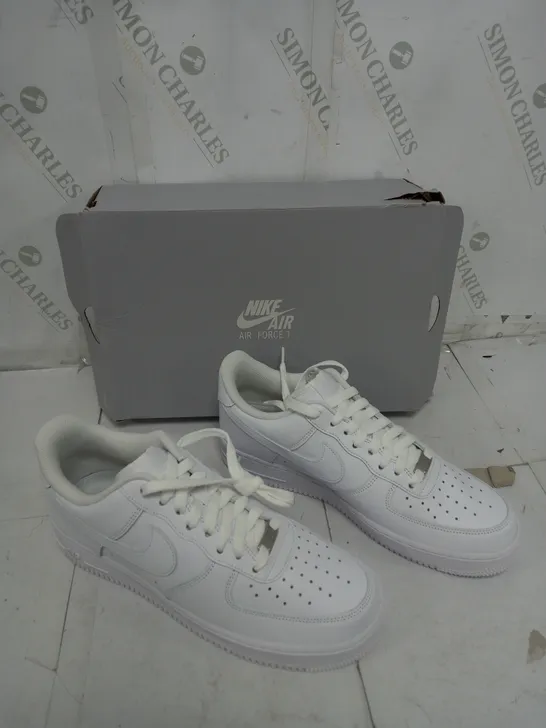 BOXED PAIR OF NIKE AIR FORCE 1 WHITE SIZE UK 9.5 