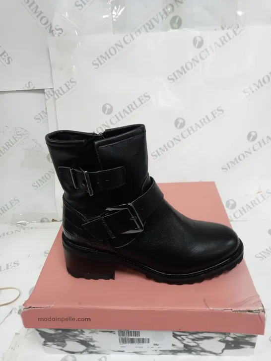 MODA CORNELIA BIKER BOOTS IN BLACK SIZE 5 