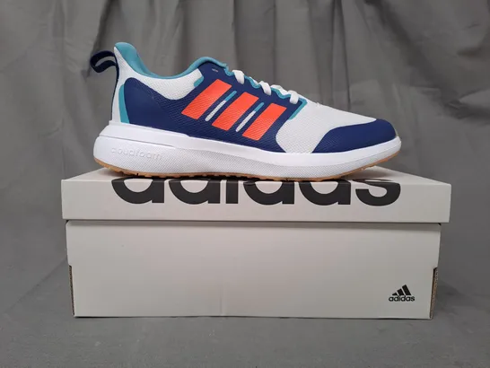 BOXED PAIR OF ADIDAS FORTARUN 2.0 K SHOES IN WHITE/BLUE/ORANGE UK SIZE 4