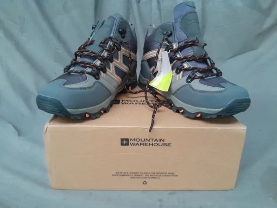 BOXED PAIR OF MOUNTAIN WAREHOUSE OSCAR 2 KID'S WALKING BOOTS IN GREY/ORANGE UK SIZE 5