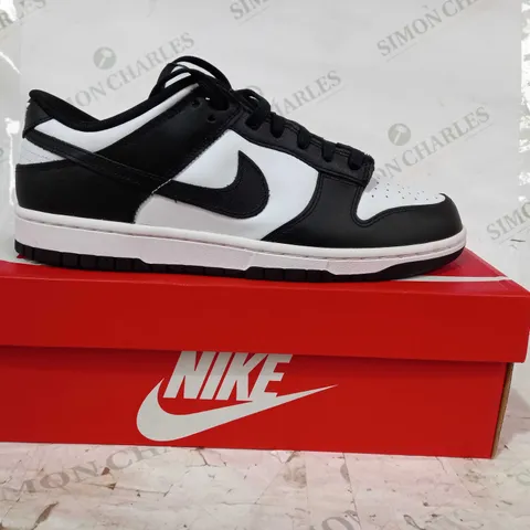 BOXED PAIR OF NIKE DUNK LOW RETRO SHOES IN BLACK/WHITE UK SIZE 10