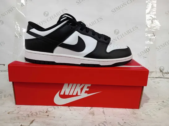 BOXED PAIR OF NIKE DUNK LOW RETRO SHOES IN BLACK/WHITE UK SIZE 10