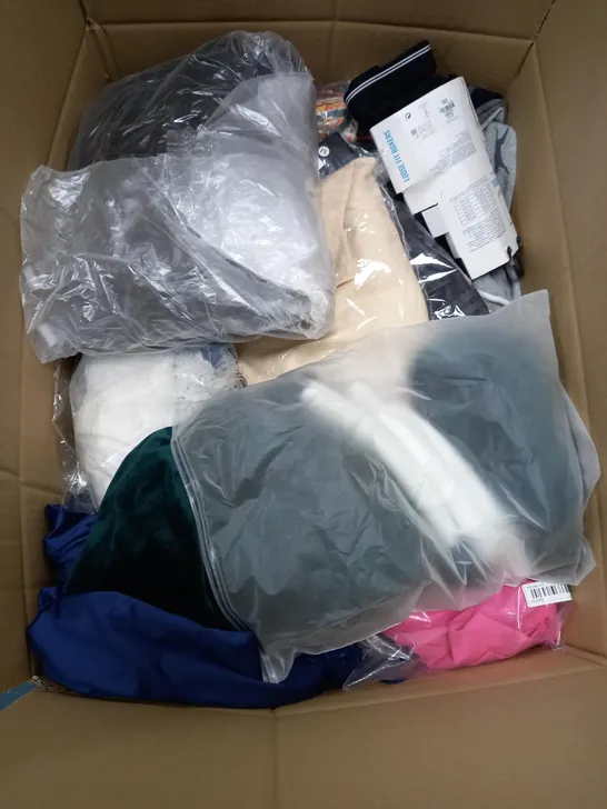 BOX OF APPROX. 40 ASSORTED CLOTHING VARYING IN SIZE/COLOUR/STYLE TO INCLUDE:  TOPS, JEANS, JUMPERS