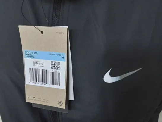 NIKE BLACK PACKABLE ZIP THROUGH RAIN JACKET - M