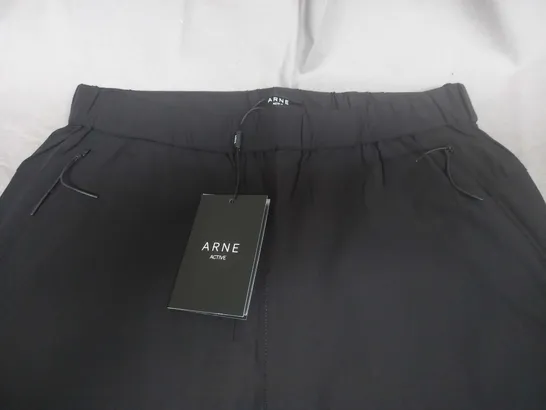 ARNE ACTIVE CARGO SHORTS IN BLACK - S