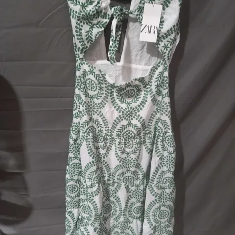 ZARA GREEN FLORAL EMBROIDERED DRESS - L