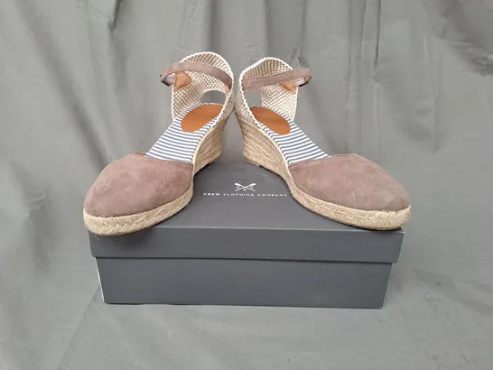 BOXED PAIR OF CREW CLOTHING COMPANY FAITH CLASSIC WEDGE HEEL SHOES IN NEUTRAL EU SIZE 38