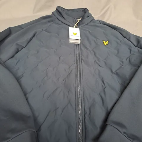 LYLE & SCOTT CHECK QUILT BACK FLEECE JACKET IN DARK NAVY - XXL