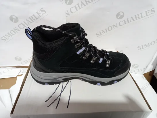 BOXED PAIR OF SKECHERS BLACK WINTER BOOT - SIZE 4.5