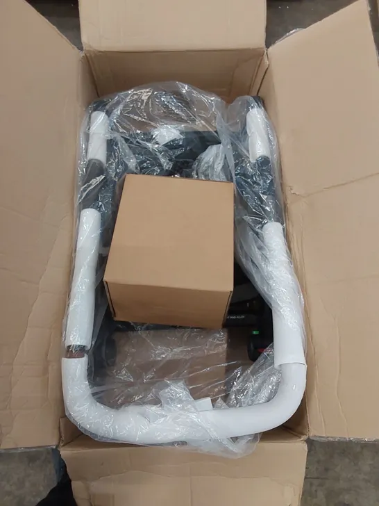 BOXED SILVER CROSS WAVE PUSHCHAIR WITH CARRY COT (2 BOXES)