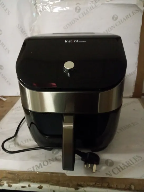 INSTANT VORTEX PLUS WITH CLEARCOOK DIGITAL HEALTH AIR FRYER