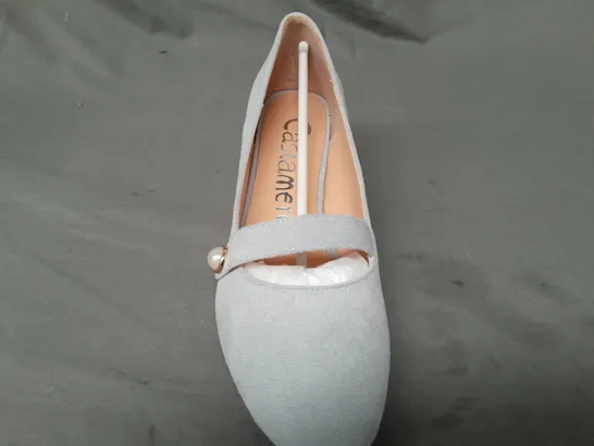 BOXED PAIR OF CASTAMERE CLOSED TOE BLOCK HEEL SHOES IN PALE BLUE EU SIZE 38