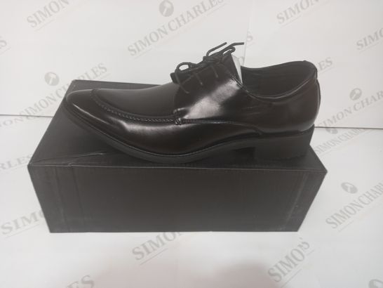 BOXED PAIR OF DESIGNER FAUX LEATHER SHOES IN BLACK EU SIZE 41