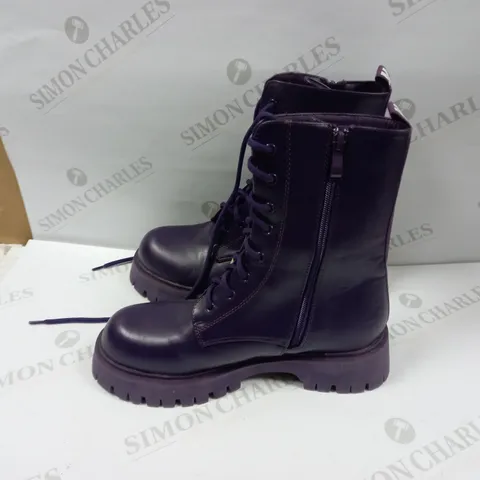 KOI DESIGNER VEGAN FOOTWEAR RAISED ZIP UP AND LACE UP BOOTS IN PURPLE - SIZE 6