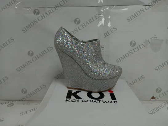 APPROXIMATELY 10 BRAND NEW BOXED PAIRS OF KOI COUTURE PLATFORM SHOES IN SILVER/SHIMMER TO INCLUDE SIZES 4, 5, 6