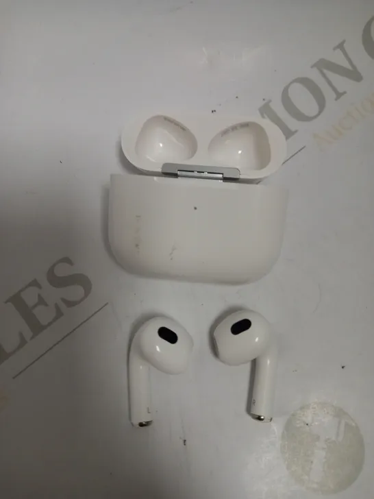 APPLE AIRPODS (3RD GENERATION)