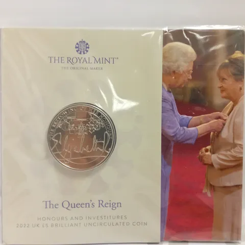 THE ROYAL MINT `THE QUEENS REIGN` UNCIRCULATED £5 COLLECTABLE COIN