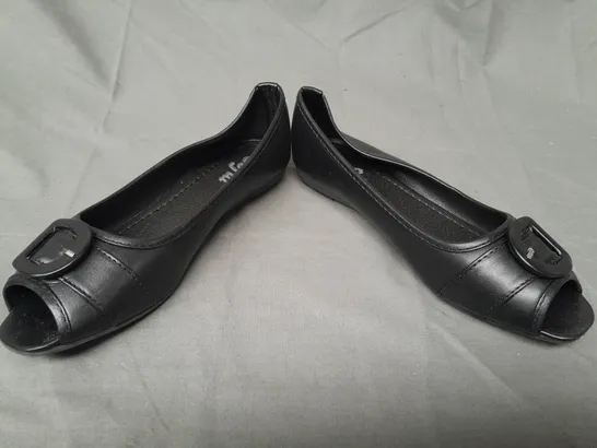 BOXED PAIR OF SOFIA PEEP TOE SLIP-ON SHOES IN BLACK EU SIZE 38