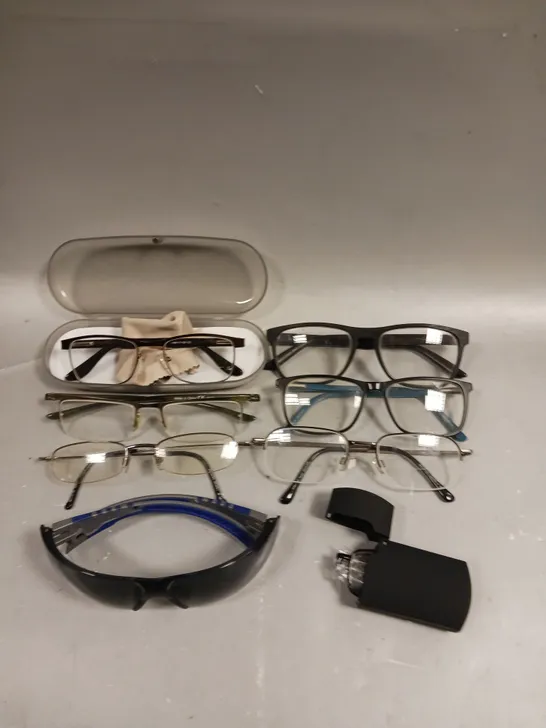 APPROXIMATELY 30 ASSORTED LOOSE READING/SUNGLASSES IN VARIOUS DESIGNS 