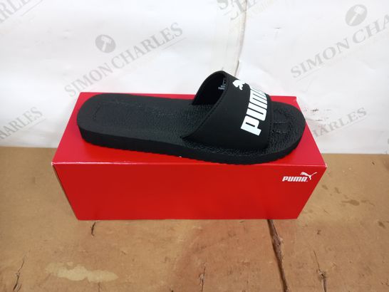 BOXED PAIR OF PUMA SLIDERS SIZE 6