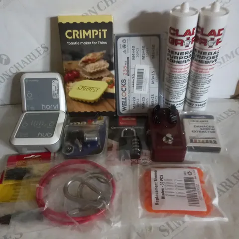 BOX OF APPROX 15 ASSORTED HOUSEHOLD ITEMS TO INCLUDE CRIMPIT TOASTER MAKER FOR THINS, COMBINATION PADLOCK, REPLACEMENT TRIMMER BLADES, ETC 