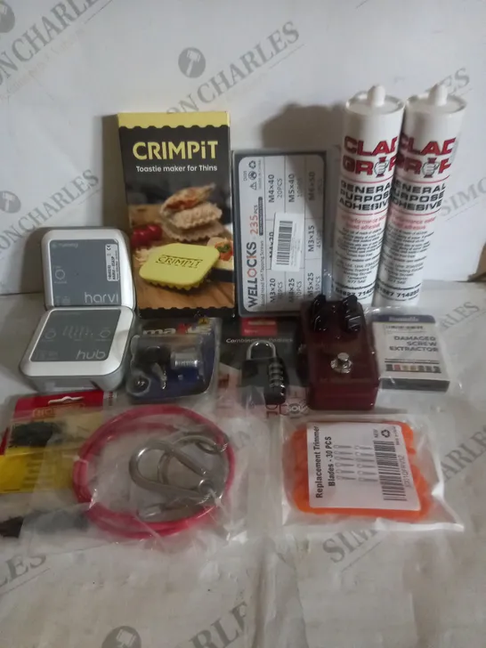 BOX OF APPROX 15 ASSORTED HOUSEHOLD ITEMS TO INCLUDE CRIMPIT TOASTER MAKER FOR THINS, COMBINATION PADLOCK, REPLACEMENT TRIMMER BLADES, ETC 