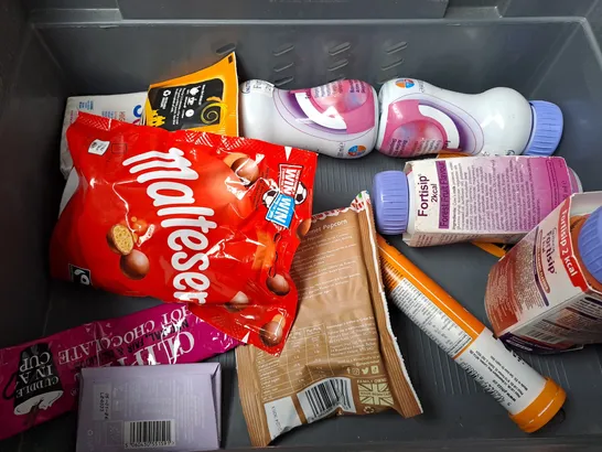 TOTE OF APPROX 12 ASSORTED FOOD ITEMS TO INCLUDE - MONSTER , HUEL CHOCOLATE , GREAT BRINGTON COFFEE ETC