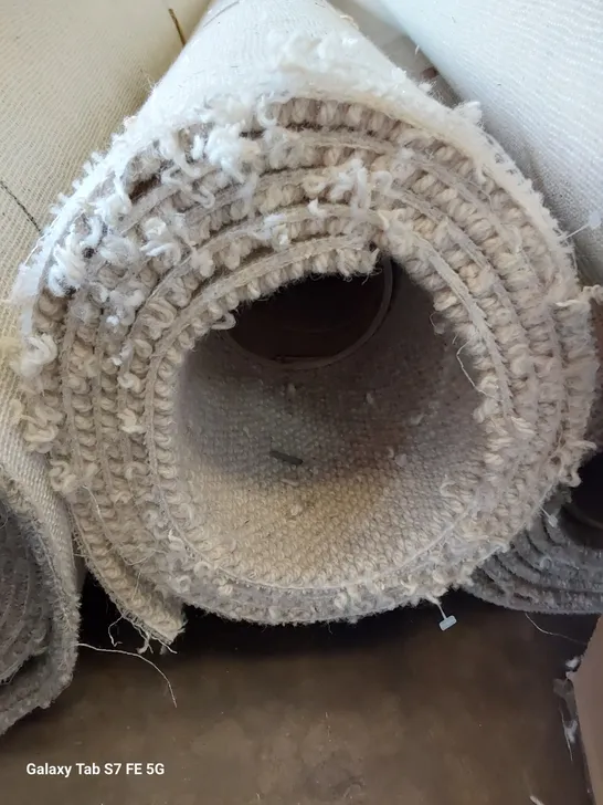 ROLL OF QUALITY CARPET APPROXIMATELY 