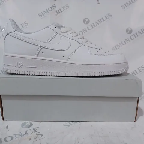 BOXED PAIR OF NIKE AIR FORCE 1 '07 SHOES IN WHITE UK SIZE 10