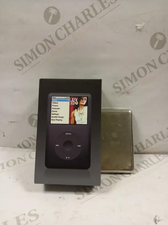 IPOD CLASSIC IN BLACK WITH SILVER BACK