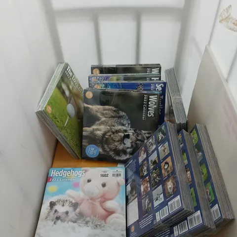 CAGE OF APPROX 10 ASSORTED ITEMS TO INCLUDE - LOT OF 10 ASSORTED 2022 CALENDERS TO INCLUDE SEA TURTLES, WOLVES, POMERANIANS, - LOT OF 10 ASSORTED CALENDERS - 2022 TO INCLUDESEA TURTLES, FOWL LANGUAGE,