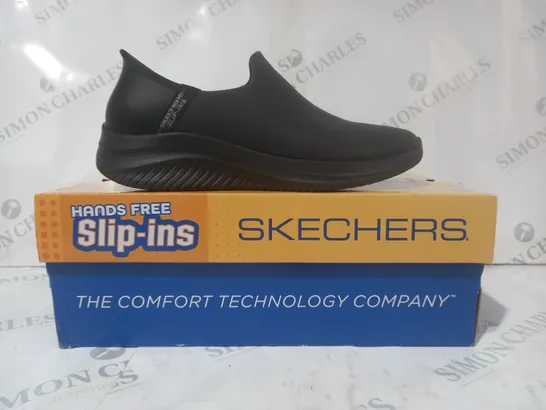 BOXED PAIR OF SKECHERS HANDS FREE SLIP-INS IN BLACK UK SIZE 4