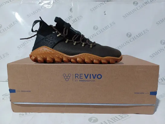 BOXED PAIR OF REVIVO BY VIVO BAREFOOT MAGNA FOREST SHOES IN DARK OLIVE EU SIZE 40