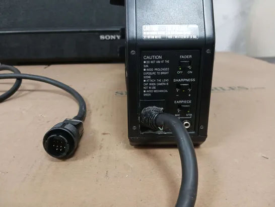 SONY TRINICON VIDEO CAMERA IN CASE - HVC-2000P