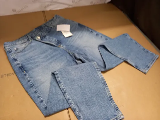 VERY MID WASH JEANS - 14