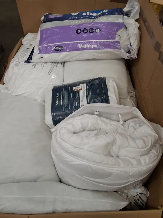 PALLET OF ASSORTED BEDDING AND PILLOWS 