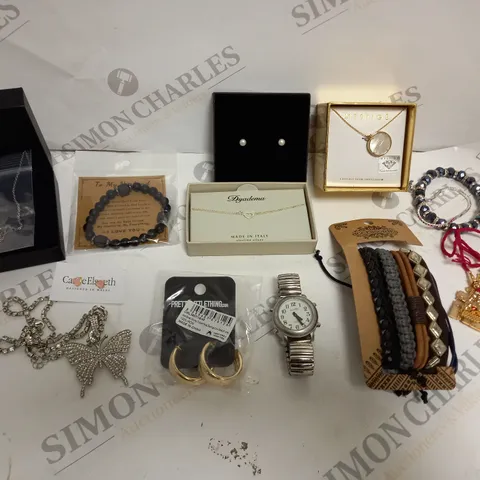 APPROXIMATELY 30 ASSORTED JEWELLERY ITEMS IN VARIOUS STYLES TO INCLUDE EARRINGS, NECKLACES, WATCHES ETC 