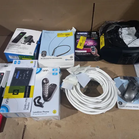 LOT OF APROX 10 ASSRTED TECH ITEMS TO INCLUDE CD PLAYER, HEADPHONES, AERIAL CABLE ETC
