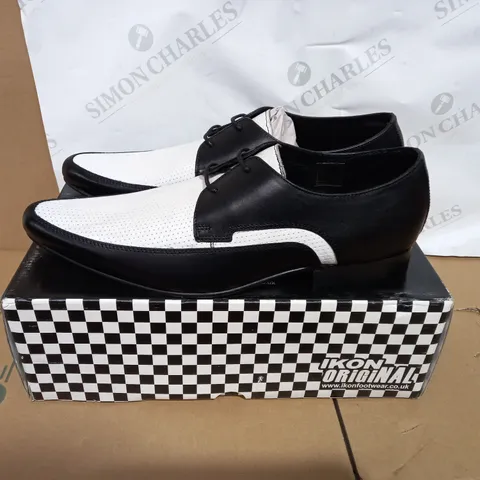 PAIR OF BOXED IKON ORIGINAL THE JAM SHOE BLACK AND WHITE MOD SHOE SIZE 10