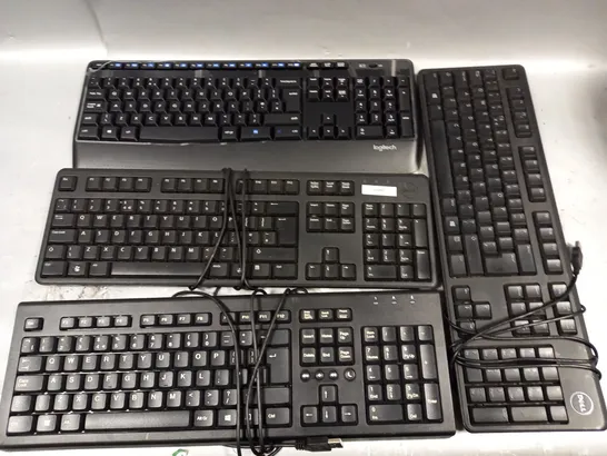 LOT OF 4 ASSORTED KEYBOARDS TO INCLUDE LOGITECH, DELL AND HP