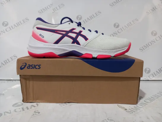 BOXED PAIR OF ASICS GEL-NETBURNER SHOES IN WHITE/NAVY/RED UK SIZE 8