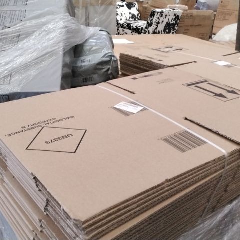 PALLET OF APPROXIMATELY 44 PACKS OF AMBIENT SHIPPING GROUPING BOXES (25 PER PACK)
