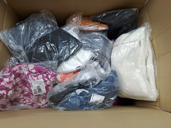 BOX OF APPROX 25 ASSORTED CLOTHING ITEMS TO INCLUDE - WYNNE LAYERS - ELITE STUFF - MONSOON 