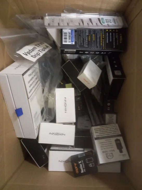 BOX OF APPROXIMATELY 30 ASSORTED VAPING PRODUCTS & ACCESSORIES TO INCLUDE SMOK SCAR MINI, UWELL CALIBURN, ASPIRE SPRYTE POD ETC