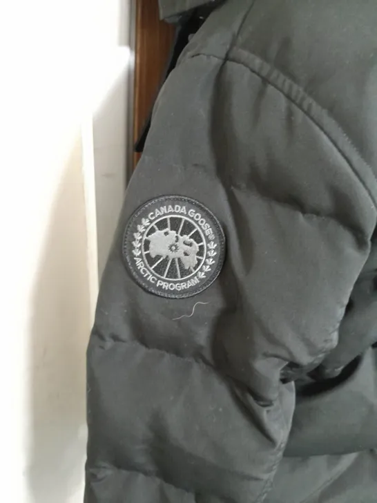 CANADA GOOSE WYNDHAM PARKA WITH DETACHABLE FUR TRIM IN BLACK SIZE M GARMENT BAG INCLUDED