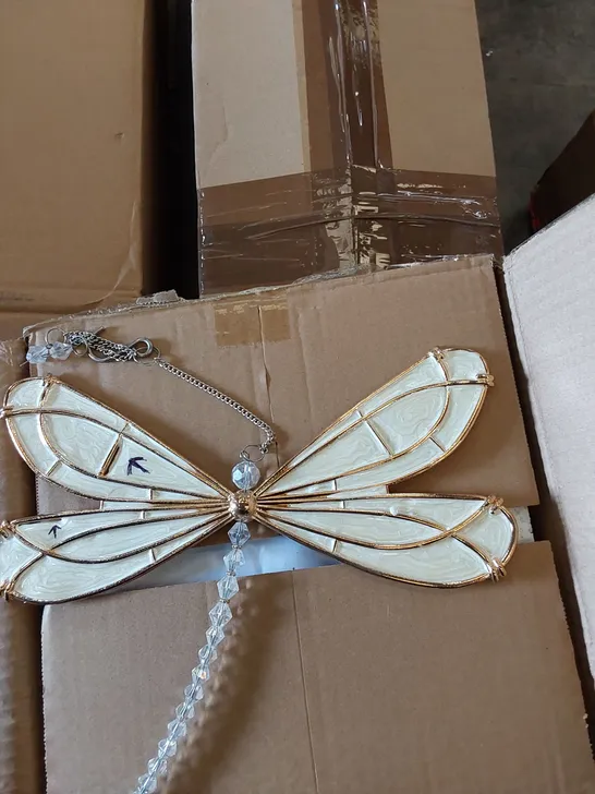 BOXED CRYSTAL DRAGONFLY WALL DECOR PIECE 